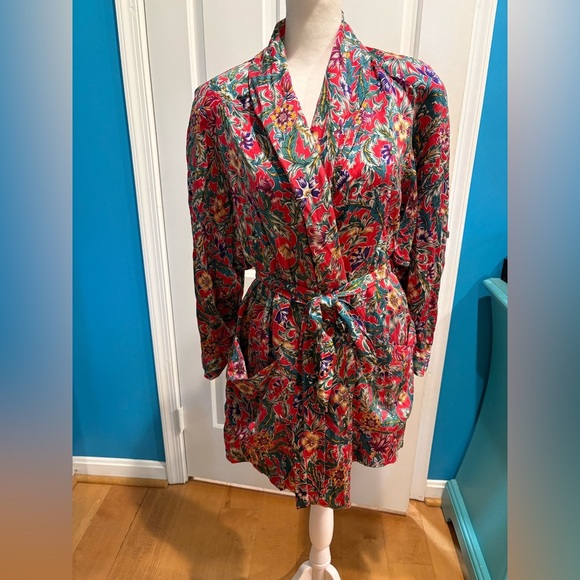 Morgan Taylor Other - Fantasies by Morgan Taylor vintage silk floral short robe red sz S